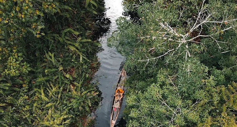 Kampung Unik di Kalimantan, Singgah ke Danau Ini Ada Seorang Petapa dan Ular Besar