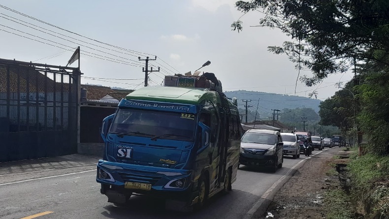 Arus Mudik di Lingkar Gentong Padat Merayap, Limbangan-Cipeundeuy One Way