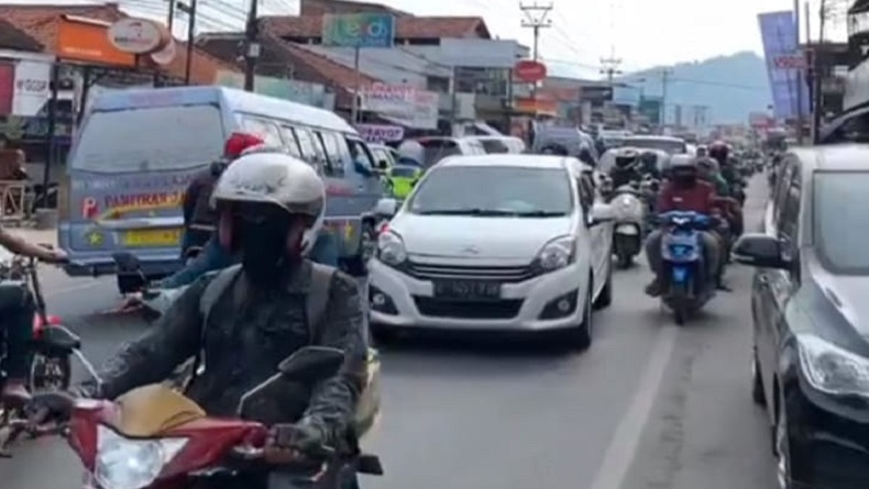 Jalur Limbangan-Malangbong Garut Padat Merayap, Tersendat Aktivitas Pasar