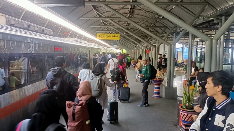 Hingga H-3 Lebaran, 127.082 Pemudik Tiba di Jatim Naik Kereta Api