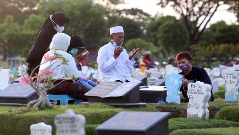 Urutan Bacaan Tahlil Ziarah Kubur Jelang Ramadhan Lengkap dengan Doanya
