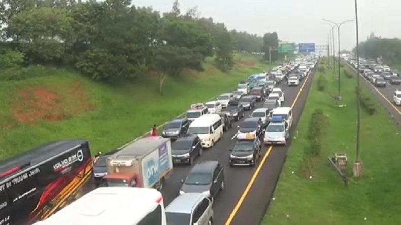 Arus Mudik Padat, Sistem One Way  di Tol Cikampek-Kalikangkung Diperpanjang