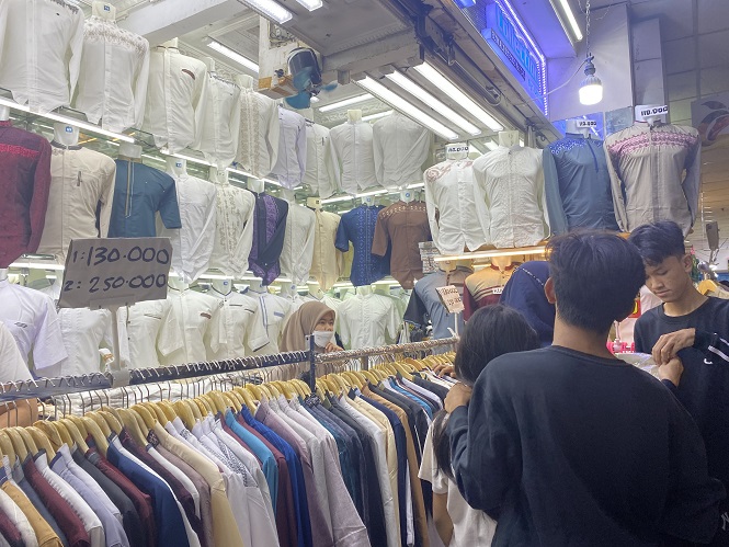 Pedagang Busana Muslim di Pasar Tanah Abang Bisa Kantongi Rp50 Juta per Hari saat Ramadhan