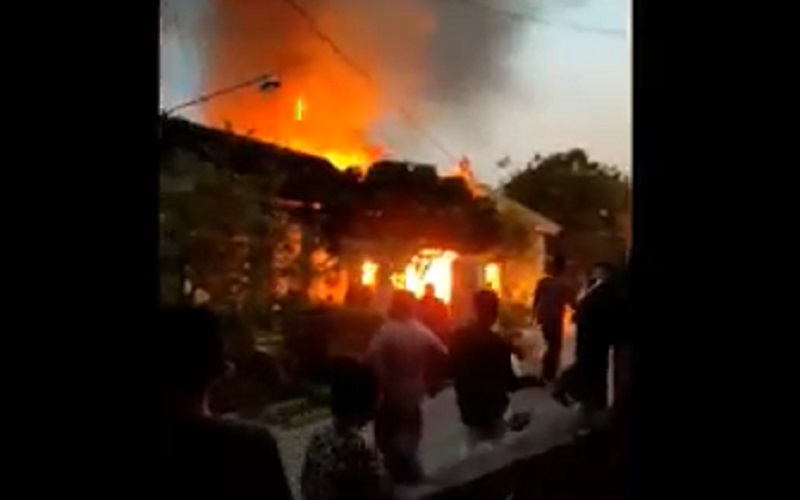 Tradisi Nyalakan Lilin Sambut Lebaran, 2 Rumah di Tuban Ludes Terbakar