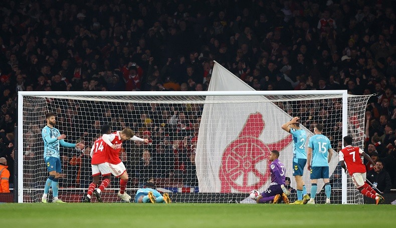 Petik Poin Lawan Southampton, Pendukung Arsenal Rayakan Hari St. Totteringham