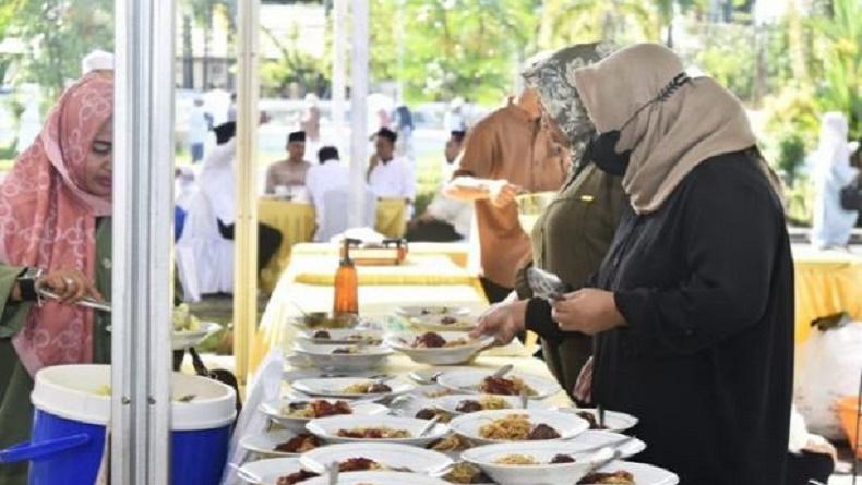 Usai Sholat Idul Fitri, Gubernur Kalsel Jamu Ribuan Masyarakat di Rumah Dinas