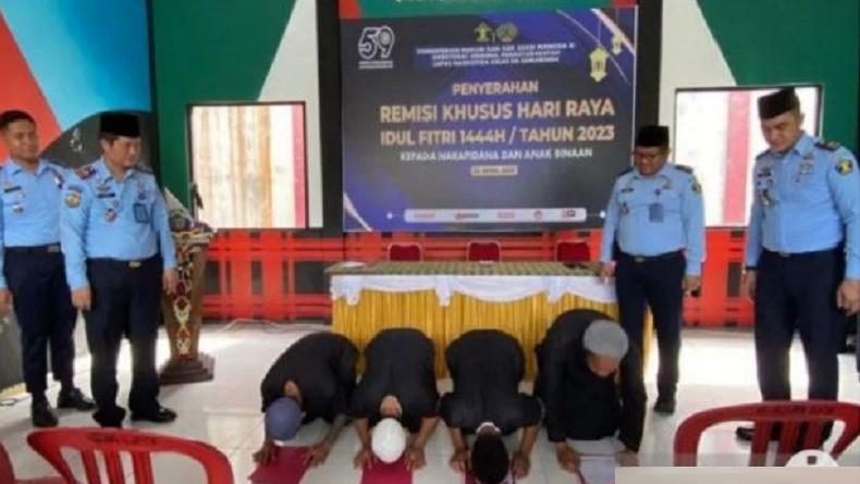 Momen Haru Pemberian Remisi di Lapas Samarinda, Para Napi Langsung Sujud Syukur