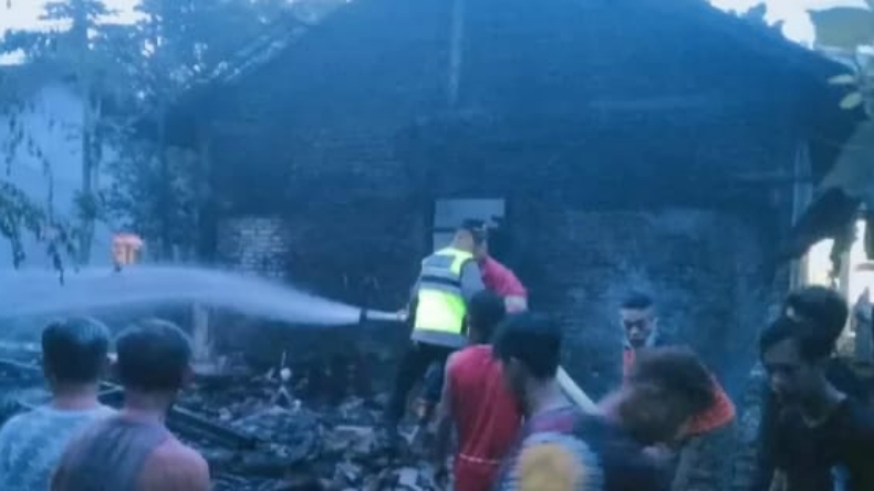 Diduga Korsleting Listrik, Rumah di Pemalang Ludes Terbakar