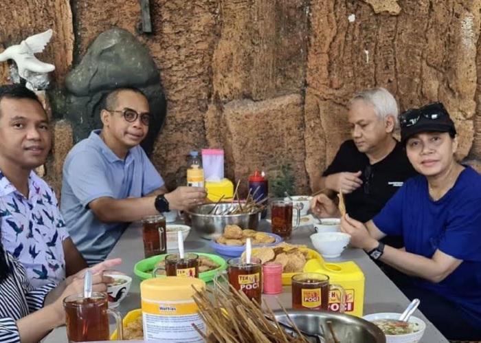Potret Sri Mulyani Nikmati Soto Ayam saat Mudik Lebaran ke Semarang