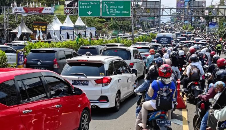 Lebaran Ketiga, 40.000 Kendaraan Padati Jalur Puncak Bogor