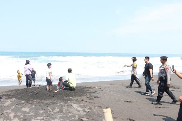 Antisipasi Kecelakaan Laut, Wisatawan Diminta Tak Mandi di Pantai Trisik hingga Congot