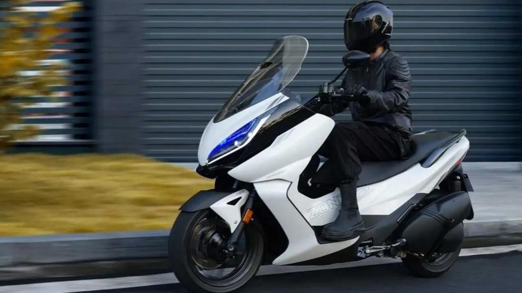 Lawan Dominasi Yamaha TMax, Motor China Zontes ZT500 Gebrak Pasar Skuter Maxi