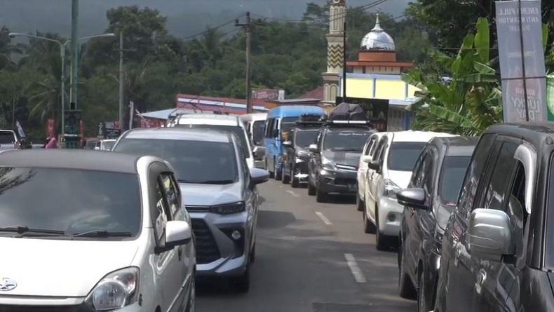 Arus Balik Lebaran, Antrean Kendaraan Mengular 7 Km di Bumiayu Brebes 