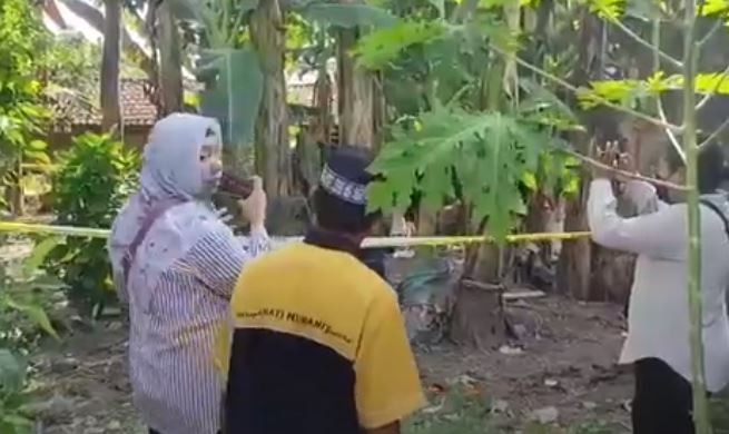 Tegal Gempar! Anak Bunuh Ibu Kandung, Mayatnya Dikubur di Belakang Rumah