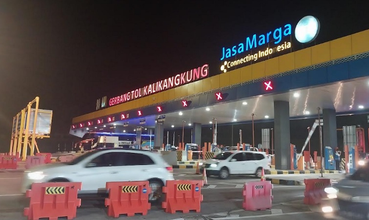 Kembali Terapkan One Way, Gerbang Tol Kalikangkung Semarang Terpantau Lancar