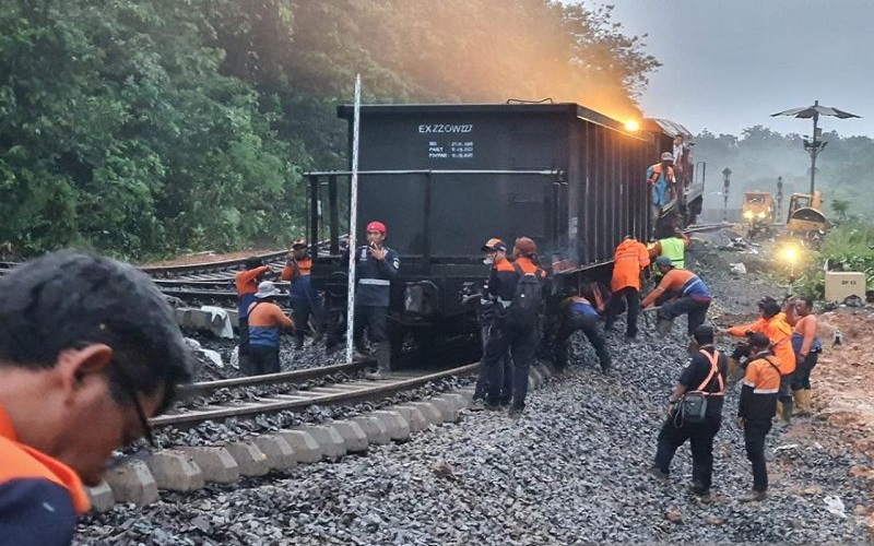 Perjalanan Kereta Sumsel - Lampung Masih Dihentikan, PT KAI Minta Maaf