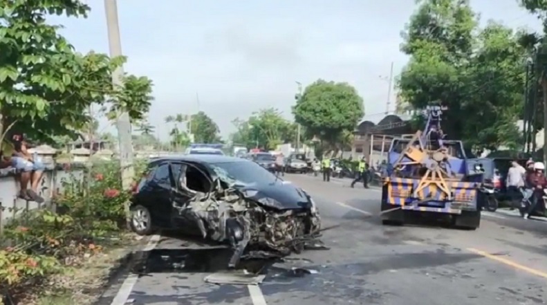 Kecelakaan Beruntun 3 Mobil di Bojonegoro, 1 Orang Dilarikan ke RS