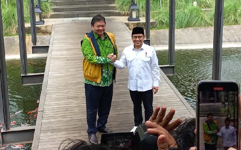 Bertemu Cak Imin, Airlangga Pakai Kemeja Hijau dan Rompi Kuning