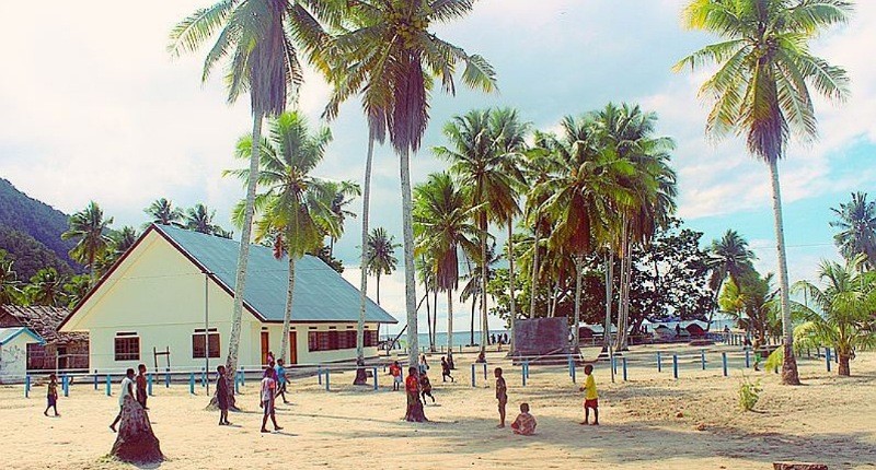 Indahnya Desa Wisata Sauwandarek di Papua, Pantai Cantik Dihuni Ikan Warna-warni