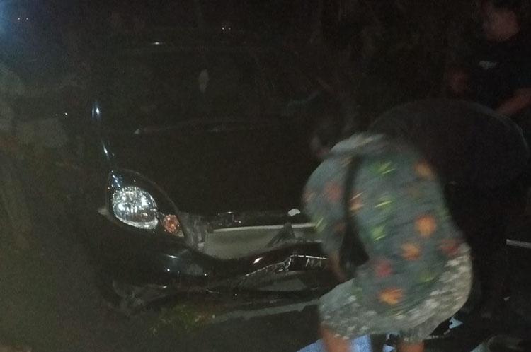 Hindari Anjing, Mobil Sedan Ringsek Tabrak Pembatas Jalan di Kulonprogo