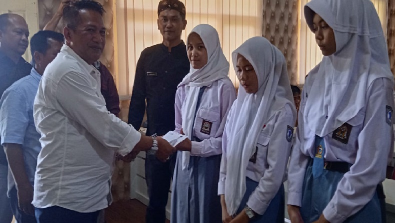 Momentum Hardiknas 2023, Pelajar dan Guru Honorer di Tasikmalaya Dapat Santunan Pendidikan