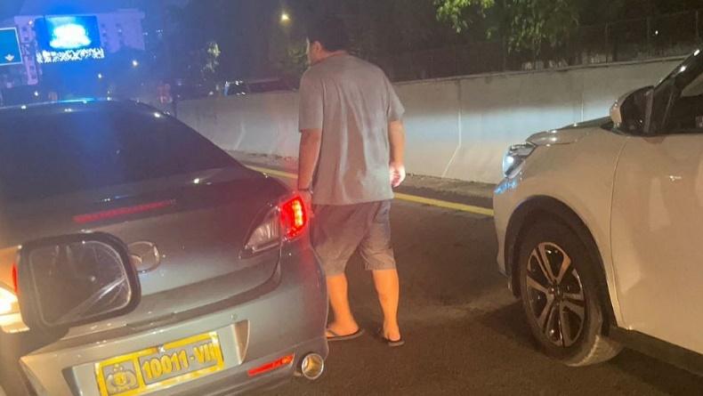 Aksi Koboi Pria di Mobil Dinas Polisi, Todong dan Aniaya Pengemudi Lain di Tol Tomang