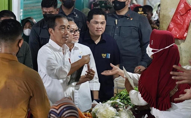 Erick Thohir dan Zulhas Dampingi Presiden Jokowi Tinjau Pasar Natar Lampung Selatan