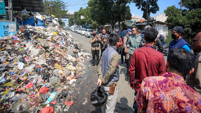 Waduh, Kota Bandung Bau Sampah, Puluhan Tempat Pembuangan Sementara Penuh