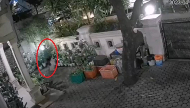 Video Viral Pencuri Rumah di Makassar Tepergok Warga, Panjat Tembok tapi Gagal