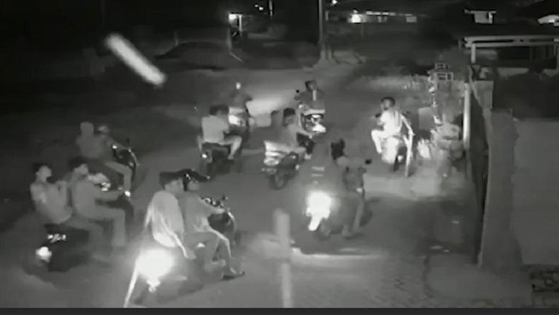 Aksi Teror Geng Motor di Makassar, Bawa Sajam Masuk Rumah Warga Cari Musuh yang Kabur