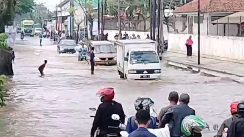 3.783 Jiwa Terdampak Banjir Luapan Sungai Citarum di Kabupaten Bandung