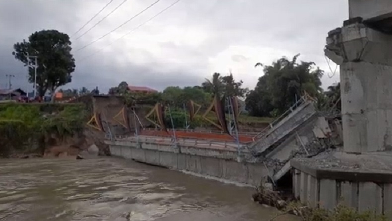 Jembatan Kayu Gadang Sikabu Padang Pariaman Ambruk