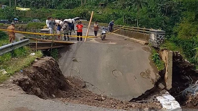 Pemkab Tasikmalaya Siapkan Jalur Alternatif Pascajembatan Cidugaleun Ambles