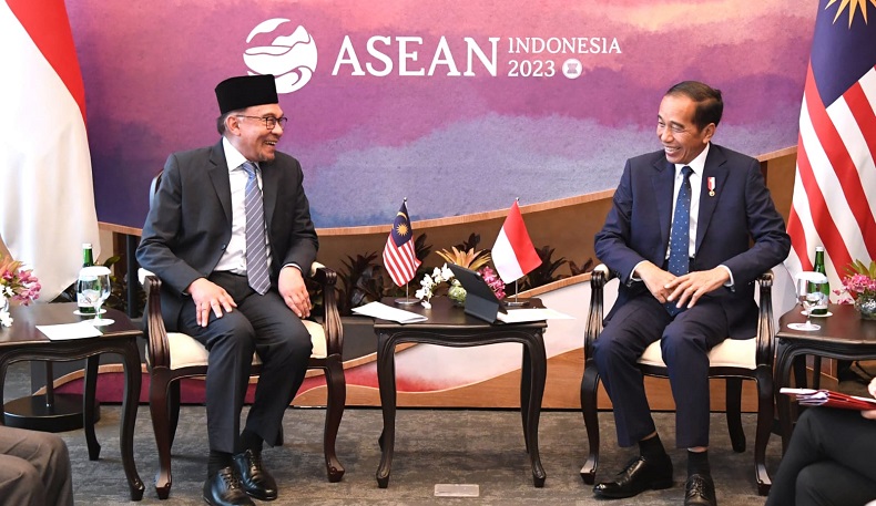 Presiden Jokowi Bertemu Anwar Ibrahim, Tekankan Pentingnya Perlindungan PMI di Malaysia