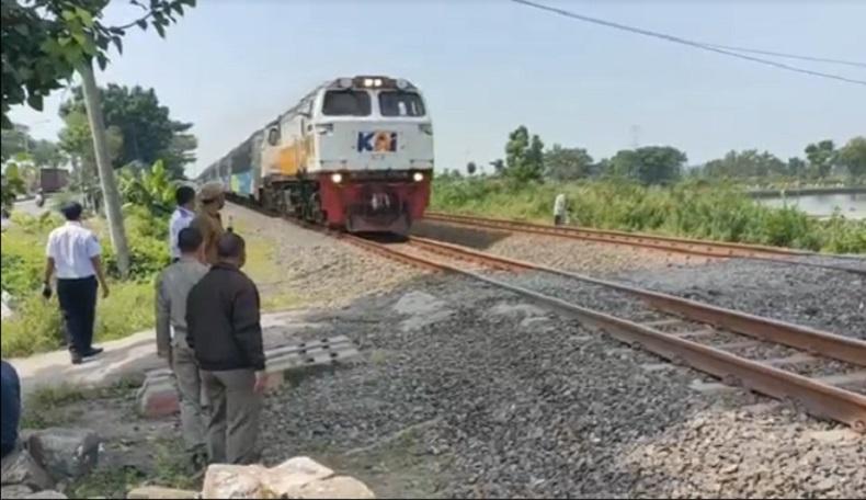 Kecelakaan di Gresik, Nenek Tewas Tertabrak Kereta usai Antar Cucu Sekolah