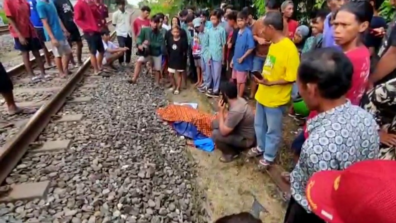 Kecelakaan Maut di Lamongan, Pemotor Tewas Tertabrak Kereta di Pelintasan Tanpa Palang