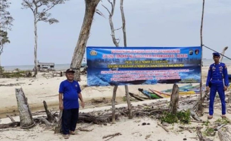 Marak Tambang Liar di Pantai Tembelok, Polres Bangka Barat Tertibkan Ponton Liar
