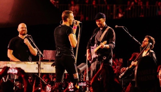 Lirik Lagu Midnight – Coldplay dan Terjemahan, Bakal Dibawakan di Jakarta?