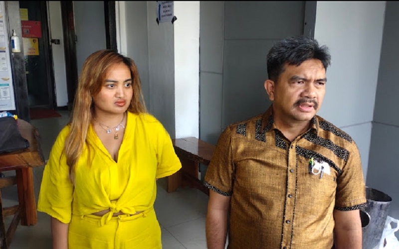 Penuhi Wajib Lapor, Lina Mukherjee Tersangka Penistaan Agama Datangi Polda Sumsel 