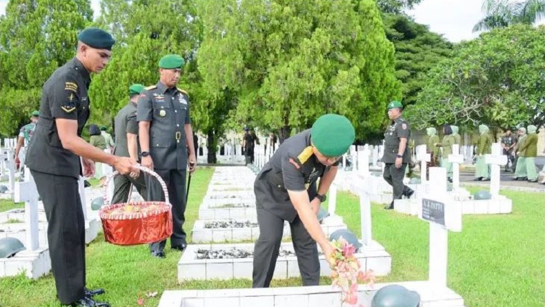 Jelang HUT ke-24 Kodam Pattimura, Petinggi TNI di Maluku Ziarah Makam Pahlawan