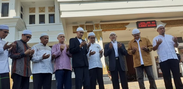  Diantar Santri Kopiah Putih Daftar Anggota DPD, Khudhori Bertekad Jaga Keistimewaan DIY
