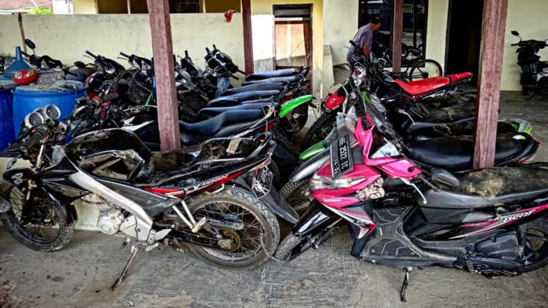 Gerebek Arena Judi Koprok dan Sabung Ayam, Polisi Amankan 19 Motor yang Ditinggal Kabur Pejudi