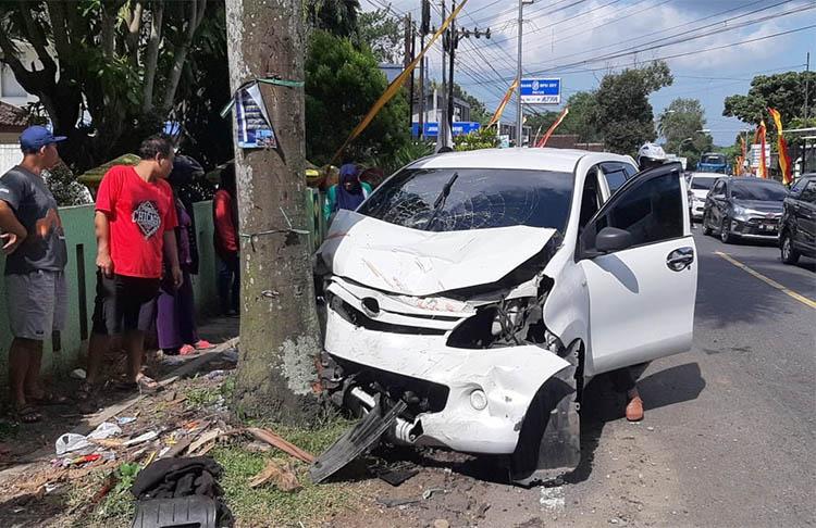 Kecelakaan di Gunungkidul, Mobil Tabrak 2 Motor Akibatkan 1 Pengendara Tewas 