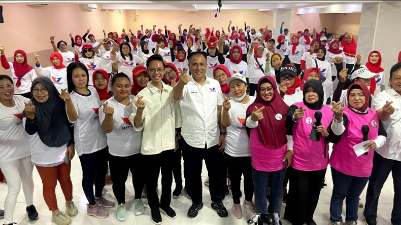Partai Perindo Jatim Ajak 500 Emak-Emak di Surabaya Senam Persatuan Indonesia