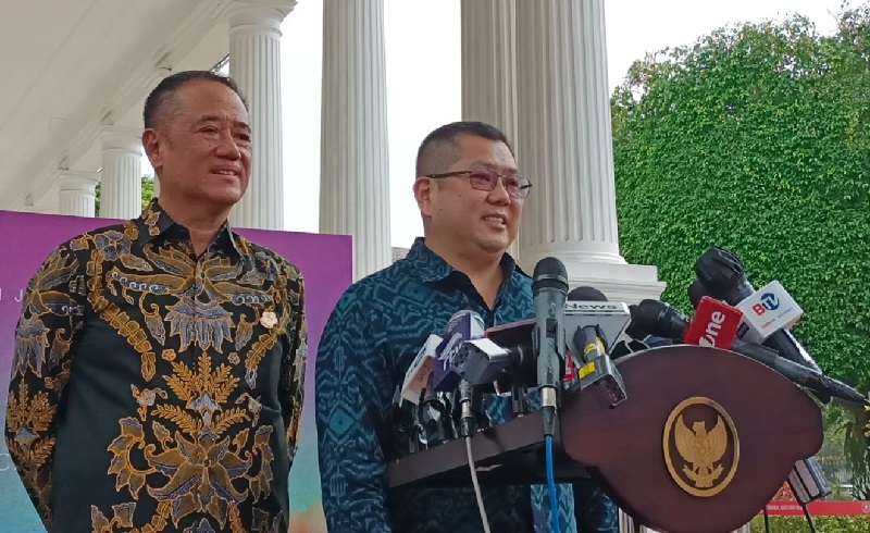 HT Temui Presiden Jokowi di Istana: Bicara yang Enteng-Enteng Saja