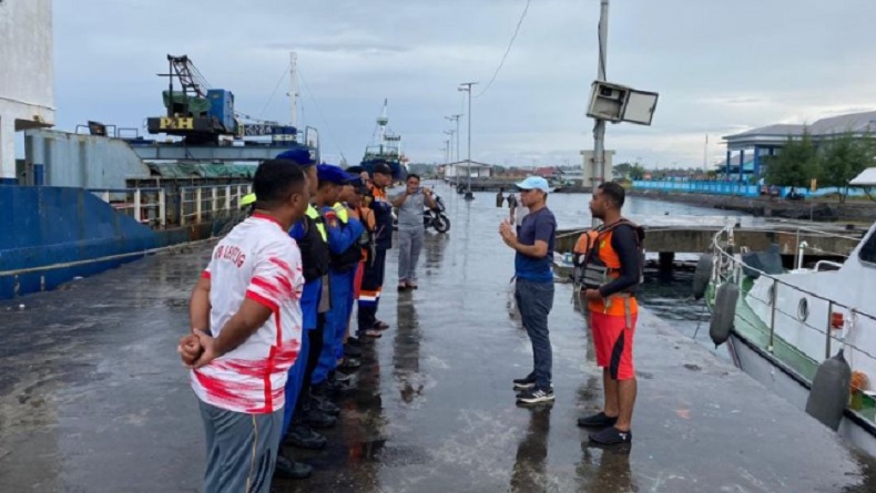 Kapal Bocor di Perairan Haltim, Nasib 20 Penumpang Belum Diketahui