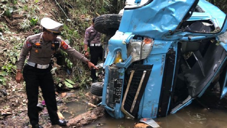 Bus Angkut Rombongan Siswa SD Masuk Jurang di Samosir, 5 Luka Berat