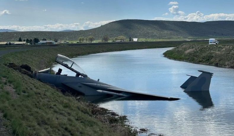 Jet Tempur F-15 AU AS Nyemplung ke Sungai, Begini Penampakannya