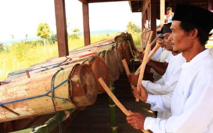 25 Contoh Alat Musik Ritmis Lengkap dengan Pengertian dan Fungsinya