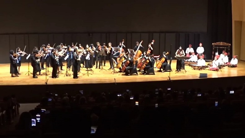 Kolaborasi Musik Sunda dan Melbourne Orchestra Pukau Penonton di Ciumbuleuit Bandung